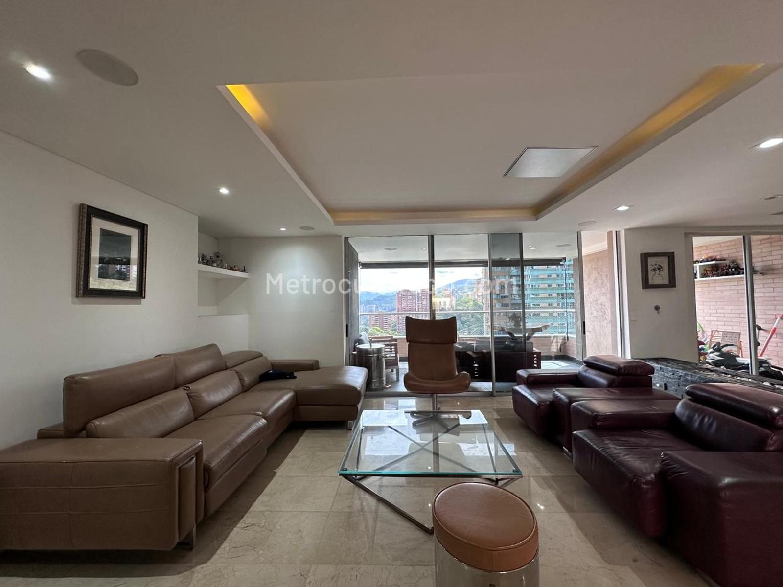 Apartamento de 3 habitaciones en venta en El Poblado, Medellín — imagen 1 de 20