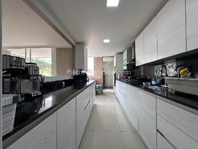 Apartamento en venta en El Poblado, Medellín · foto 8 de 20
