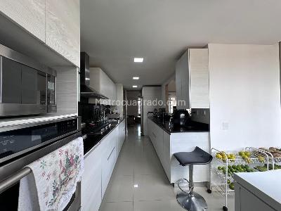 Apartamento en venta en El Poblado, Medellín · foto 9 de 20
