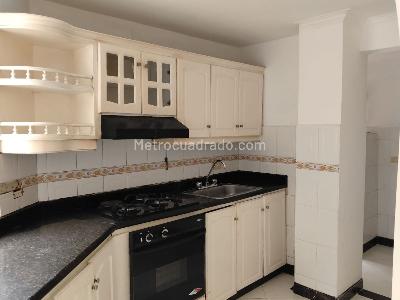 Apartamento de 3 alcobas en venta en El Poblado, Medellín, 300 m² · foto 5 de 19