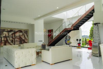 Casa de 4 alcobas en venta en Envigado, Envigado, 550 m² · foto 3 de 17