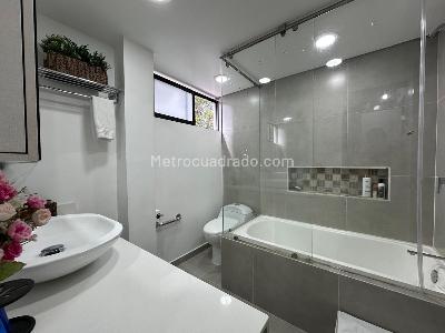 Casa de 2 alcobas en venta en El Poblado, Medellín, 210 m² · foto 15 de 19