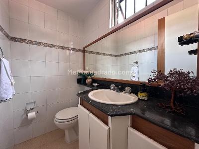 Casa de 2 alcobas en venta en El Poblado, Medellín, 210 m² · foto 16 de 19