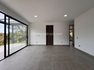 Casa de 3 alcobas en arriendo en Envigado, Envigado · foto 4 de 18