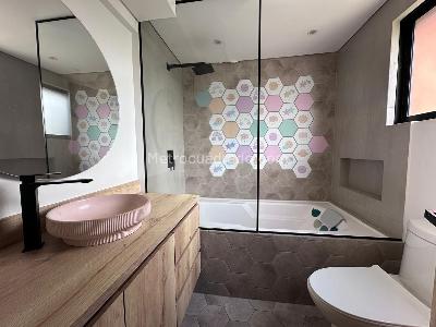 Casa de 3 alcobas en venta en El Poblado, Medellín, 216 m² · foto 17 de 20