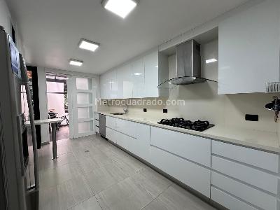 Casa de 3 alcobas en venta en El Poblado, Medellín, 216 m² · foto 7 de 20