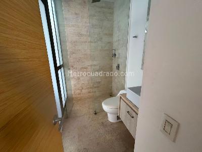 Apartamento de 3 alcobas en venta en El Poblado, Medellín, 280 m² · foto 18 de 19