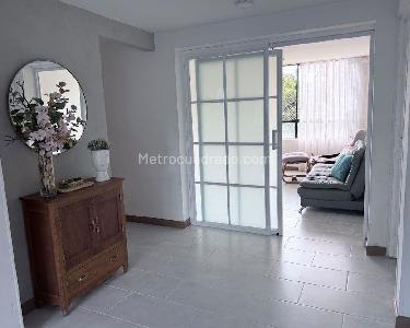 Apartamento de 3 alcobas en venta en El Poblado, Medellín, 135 m² · foto 3 de 14
