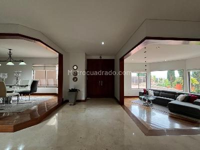 Casa de 4 alcobas en venta en Envigado, Envigado, 1753 m² · foto 3 de 20