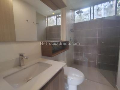 Apartamento de 1 alcoba en venta en El Poblado, Medellín, 62 m² · foto 12 de 14