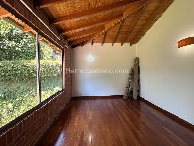 Casa de 4 alcobas en arriendo en El Poblado, Medellín, 900 m² · foto 12 de 20