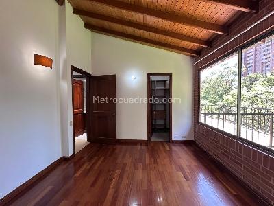 Casa de 4 alcobas en arriendo en El Poblado, Medellín, 900 m² · foto 13 de 20