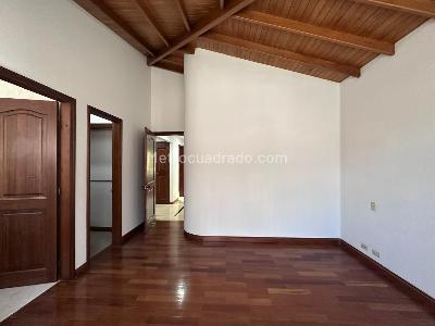 Casa de 4 alcobas en arriendo en El Poblado, Medellín, 900 m² · foto 8 de 20