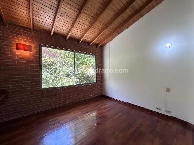 Casa de 4 alcobas en arriendo en El Poblado, Medellín, 900 m² · foto 9 de 20
