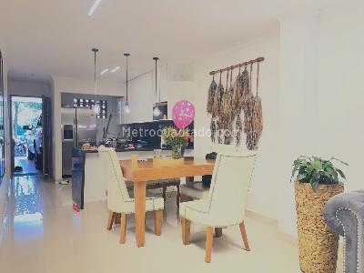 Casa de 2 alcobas en venta en Envigado, Envigado, 140 m² · foto 2 de 16