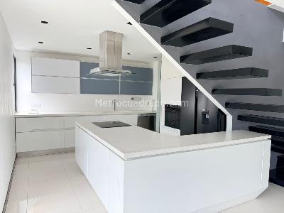 Apartamento en venta en El Poblado, Medellín · foto 7 de 19