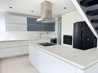 Apartamento en venta en El Poblado, Medellín · foto 8 de 19