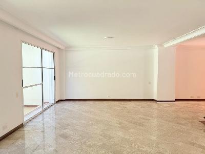 Casa en arriendo en El Poblado, Medellín · foto 3 de 18