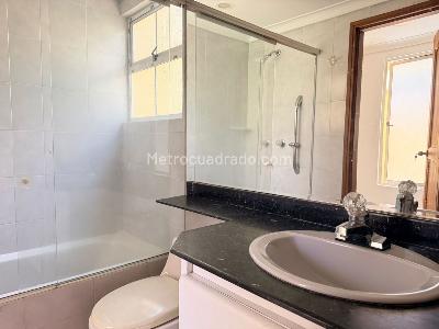 Casa de 3 alcobas en venta en El Poblado, Medellín, 350 m² · foto 13 de 18