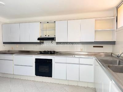 Casa de 3 alcobas en venta en El Poblado, Medellín, 350 m² · foto 5 de 18