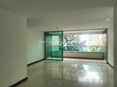 Apartamento en venta en El Poblado, Medellín · foto 2 de 19