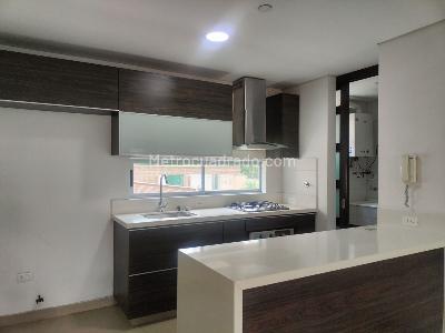 Apartamento en venta en El Poblado, Medellín · foto 5 de 19