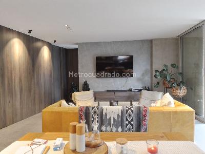 Apartamento de 2 alcobas en arriendo en El Poblado, Medellín, 145 m² · foto 2 de 18