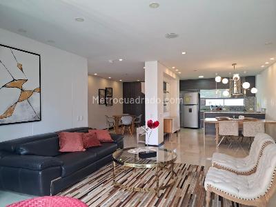 Apartamento de 2 alcobas en arriendo en El Poblado, Medellín, 130 m² · foto 2 de 20