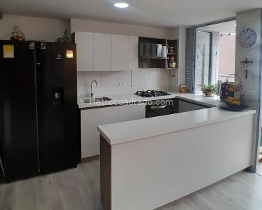 Apartamento de 3 alcobas en venta en Sabaneta, Sabaneta, 94 m² · foto 5 de 12