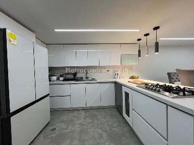 Casa de 4 alcobas en arriendo en El Poblado, Medellín, 280 m² · foto 8 de 20