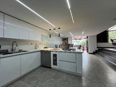 Casa de 4 alcobas en arriendo en El Poblado, Medellín, 280 m² · foto 9 de 20