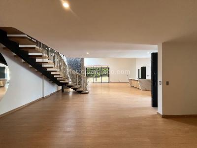 Casa de 5 alcobas en venta en Envigado, Envigado, 1156 m² · foto 2 de 20