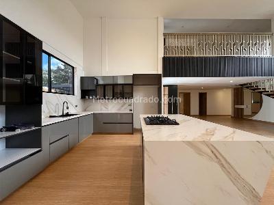 Casa de 5 alcobas en venta en Envigado, Envigado, 1156 m² · foto 4 de 20