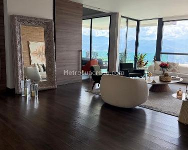 Apartamento de 3 alcobas en venta en El Poblado, Medellín, 532 m² · foto 2 de 19