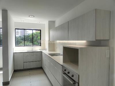 Apartamento de 3 alcobas en venta en El Poblado, Medellín, 192 m² · foto 5 de 19