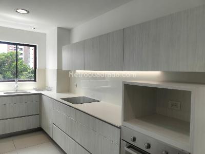 Apartamento de 3 alcobas en venta en El Poblado, Medellín, 192 m² · foto 6 de 19