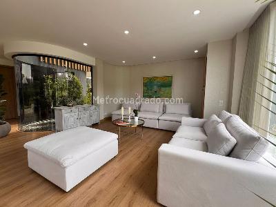 Casa de 3 alcobas en venta en Envigado, Envigado, 1414 m² · foto 2 de 18