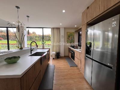 Casa de 3 alcobas en venta en Envigado, Envigado, 1414 m² · foto 6 de 18