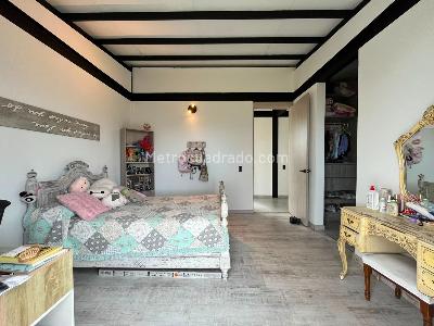 Casa de 3 alcobas en venta en Envigado, Envigado, 1577 m² · foto 10 de 20