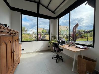 Casa de 3 alcobas en venta en Envigado, Envigado, 1577 m² · foto 8 de 20