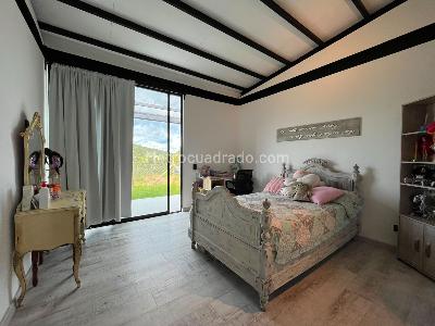 Casa de 3 alcobas en venta en Envigado, Envigado, 1577 m² · foto 9 de 20