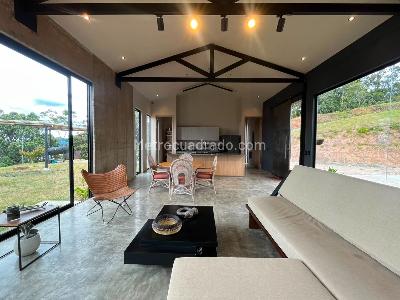 Casa en arriendo en Envigado, Envigado · foto 2 de 18