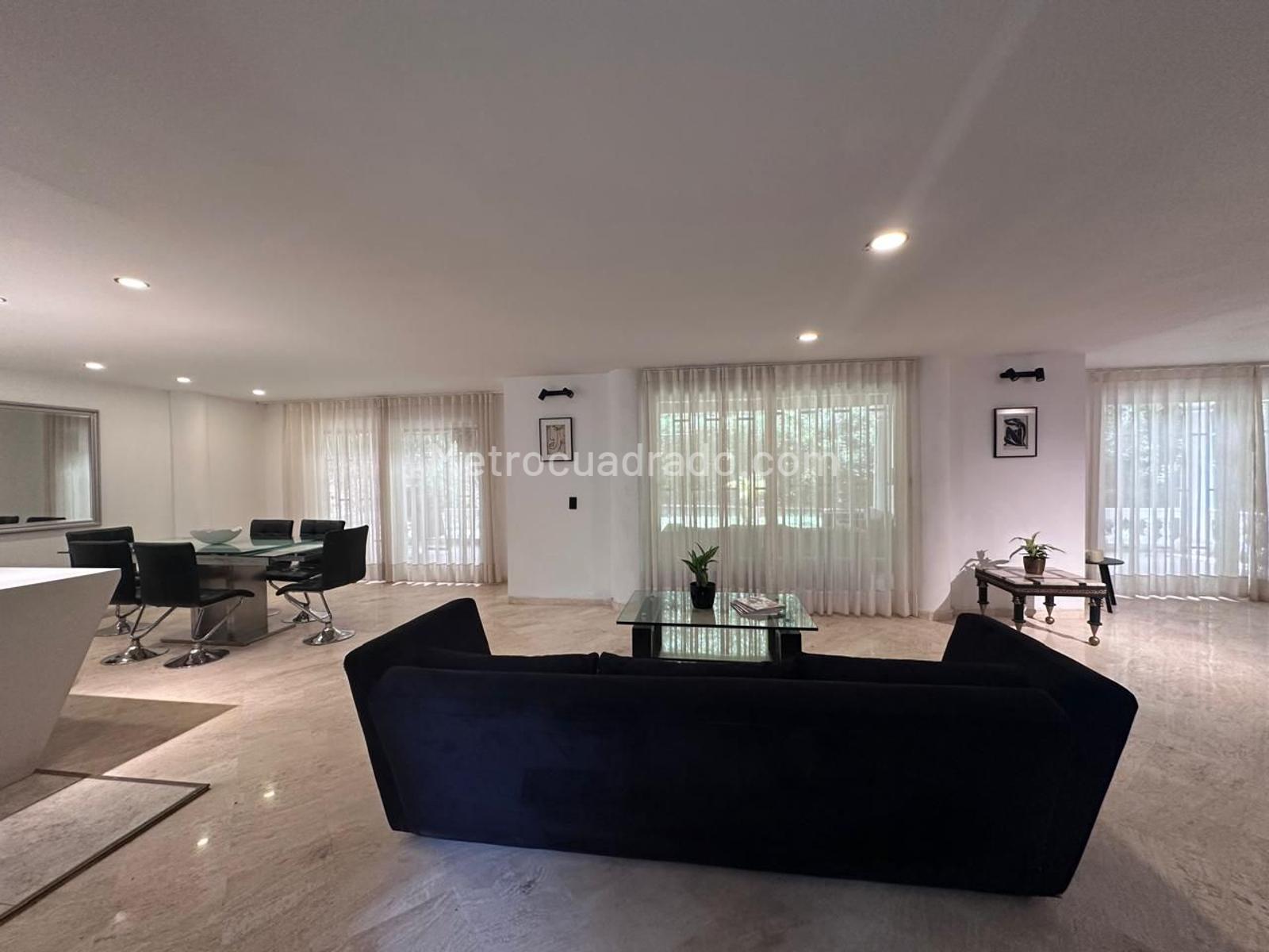 Casa de 3 habitaciones en venta en El Poblado, Medellín — imagen 1 de 20