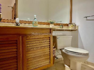 Apartamento de 4 alcobas en venta en El Poblado, Medellín, 240 m² · foto 16 de 18