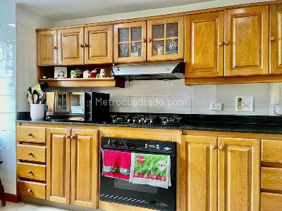 Apartamento de 4 alcobas en venta en El Poblado, Medellín, 240 m² · foto 8 de 18