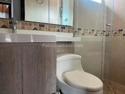 Casa de 3 alcobas en arriendo en El Poblado, Medellín, 142 m² · foto 13 de 14