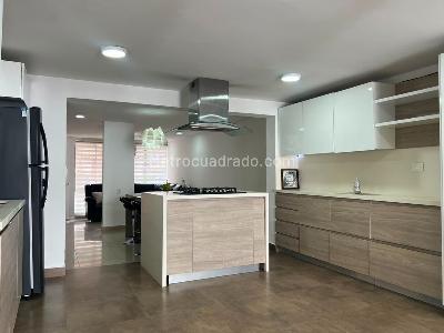 Casa de 3 alcobas en arriendo en El Poblado, Medellín, 142 m² · foto 4 de 14