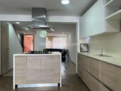Casa en arriendo en El Poblado, Medellín · foto 3 de 14