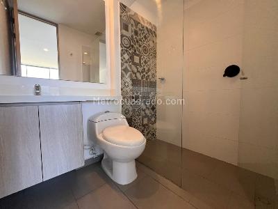 Apartamento de 2 alcobas en arriendo en El Poblado, Medellín, 68 m² · foto 11 de 12