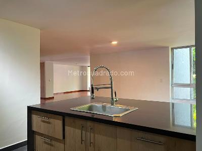 Apartamento de 3 alcobas en venta en Los Balsos, Medellín, 230 m² · foto 10 de 20